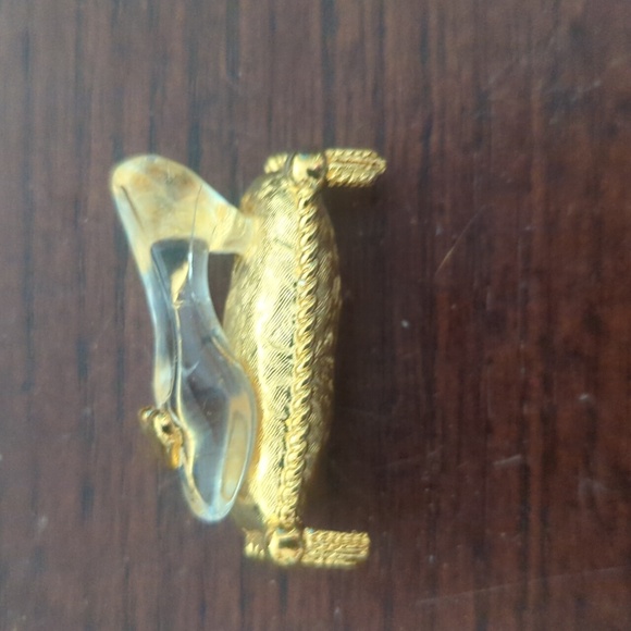 Vintage Disney Cinderella Glass Slipper Pin Rare Brooch Gold Tone - Picture 1 of 5